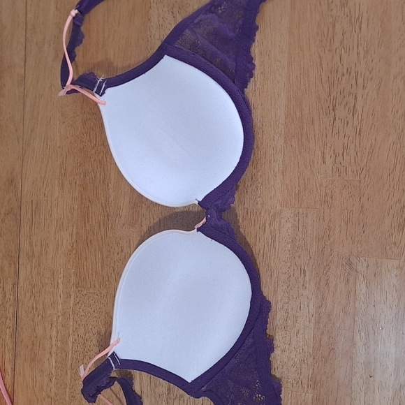 Victoria's Secret Push up Bra - Picture 3 of 4